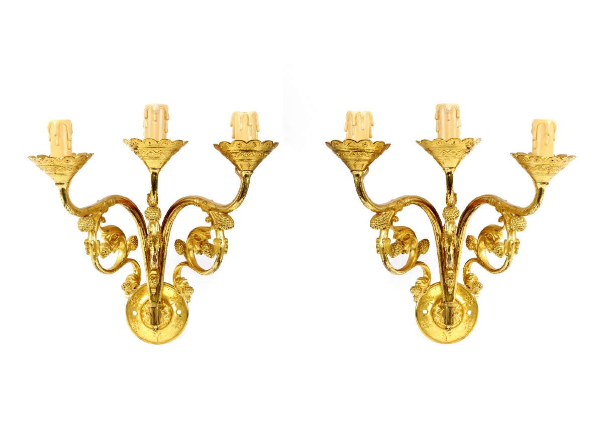 Paire d'Appliques A 3 Lumieres En Bronze de style Neogotique