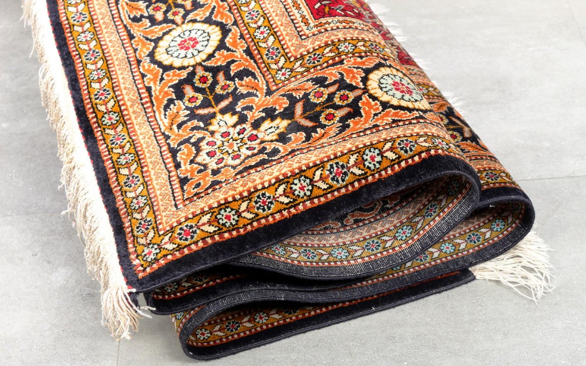 Persian Qum Silk Rug, 159 X 110 Cm-photo-2