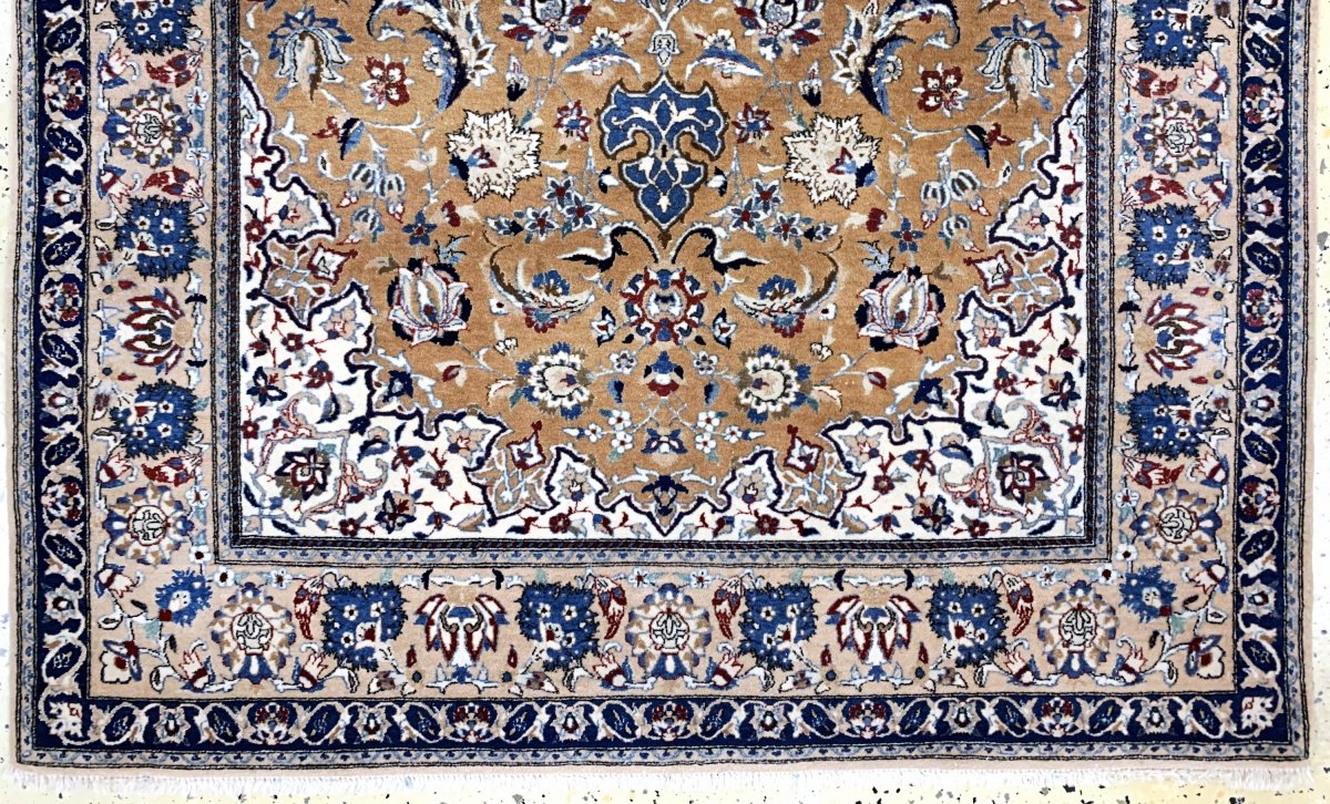 Persian Nain  Rug In Wool And Silk, 170 X 107 Cm-photo-1