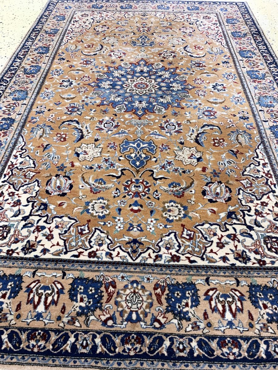 Persian Nain  Rug In Wool And Silk, 170 X 107 Cm-photo-3