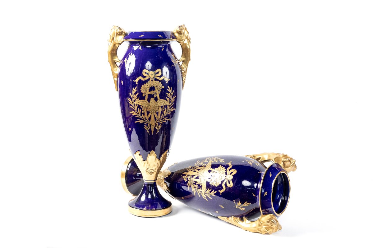 Paire de vases  en faïence dore travail francaise de style Louis XVI vers 1900-photo-3