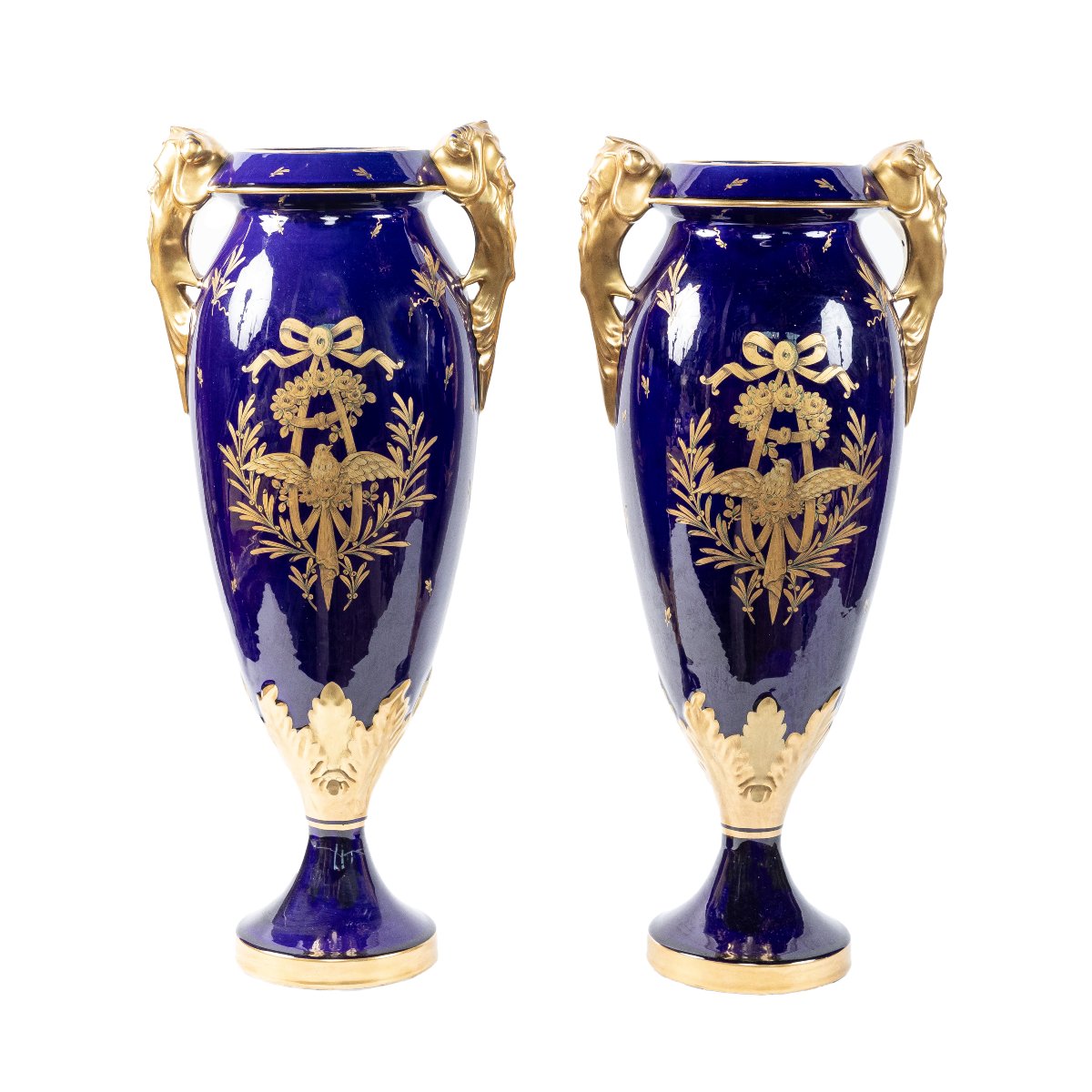 Paire de vases  en faïence dore travail francaise de style Louis XVI vers 1900