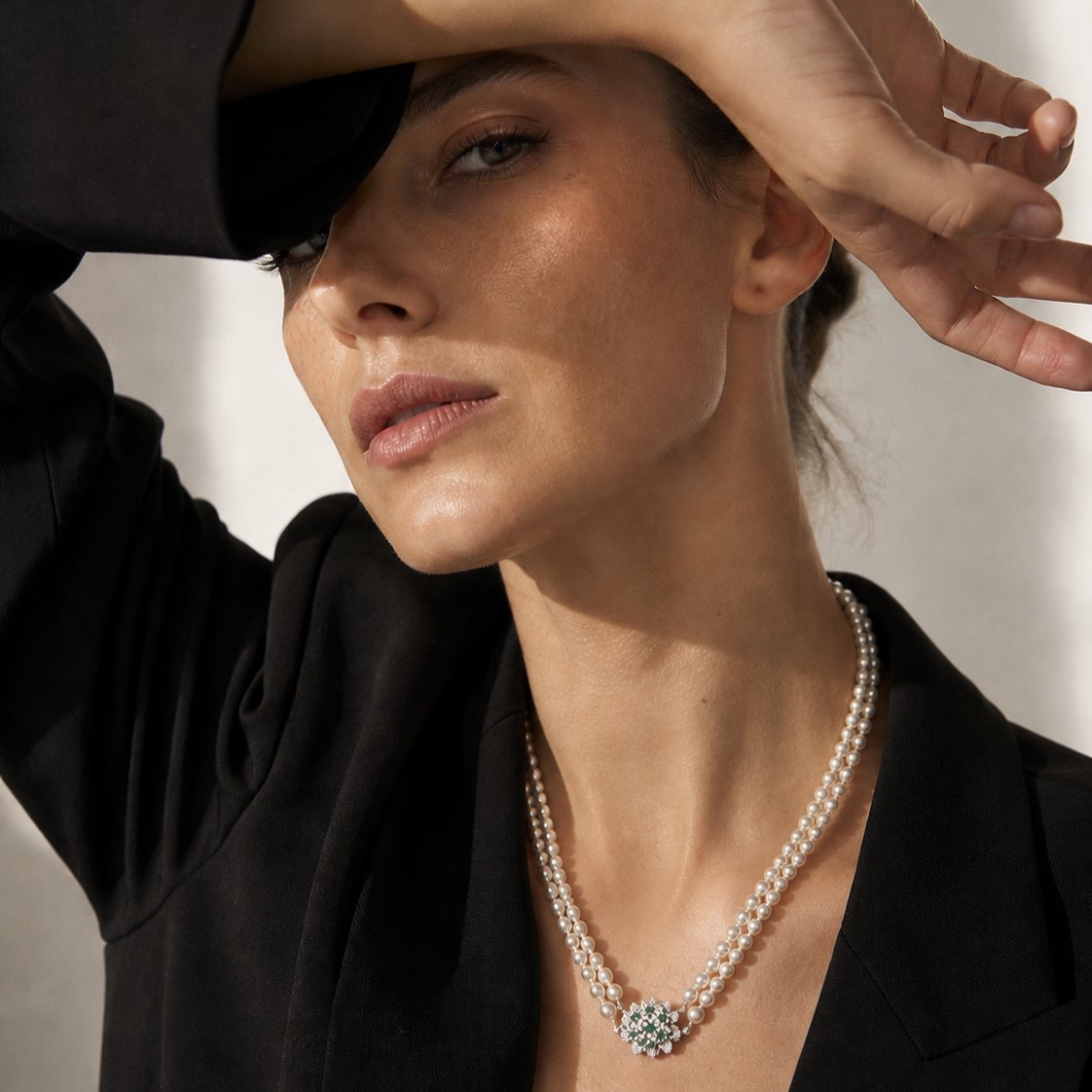 Collier de perles avec fermoir fleur en or
