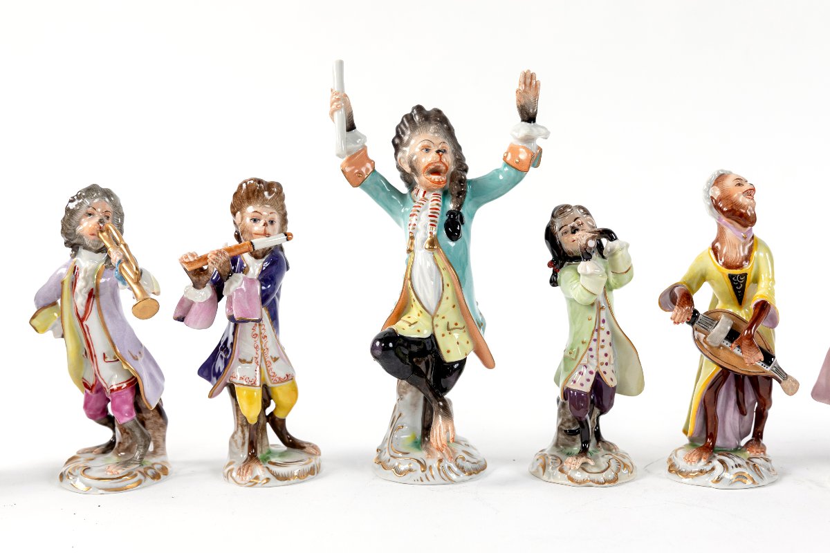 grand orchestre de 16 singes figurines en porcelaine de Volkstedt, Allemagne, 20eme