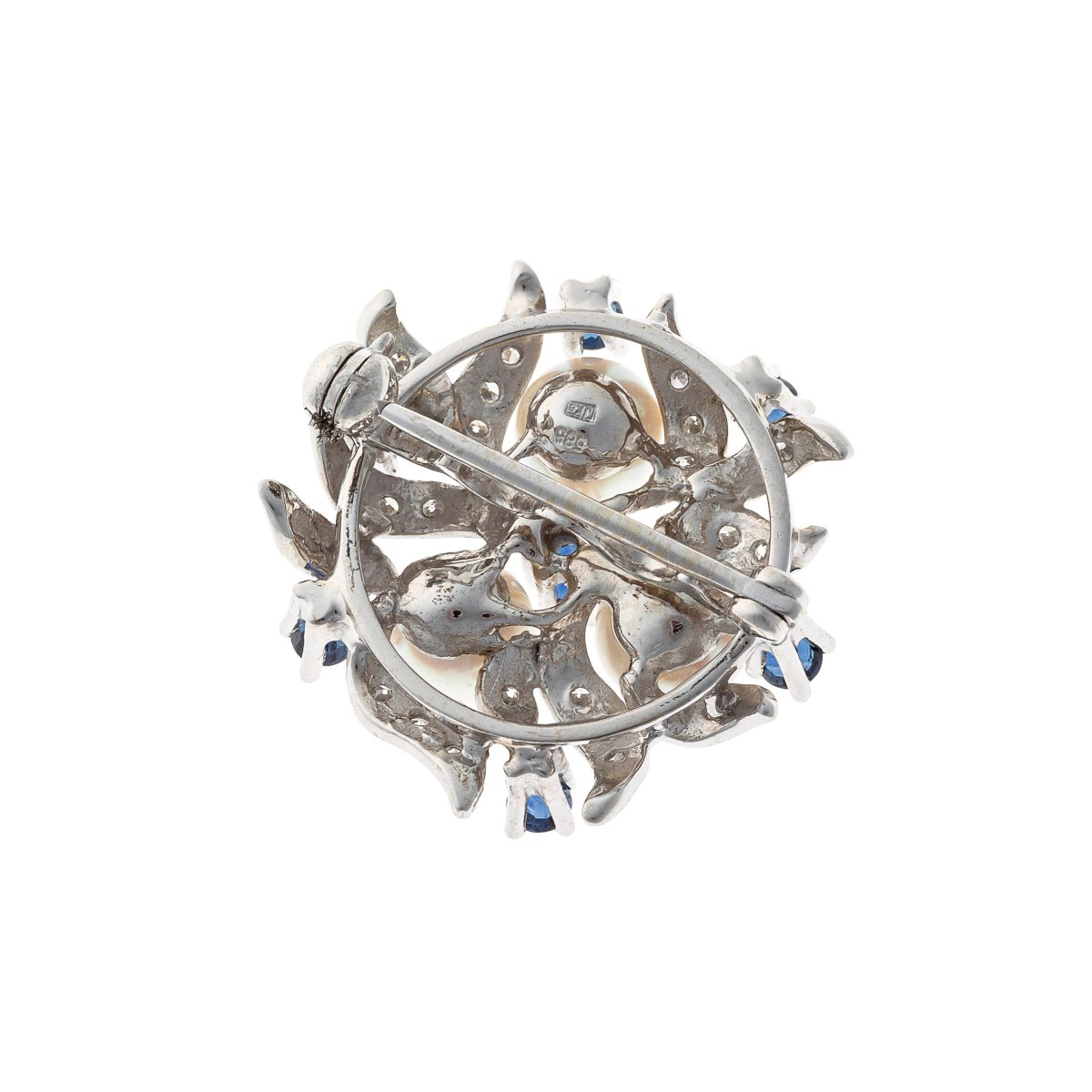 Broche en or blanc 14k ornée de perles, de saphirs et de diamants-photo-1