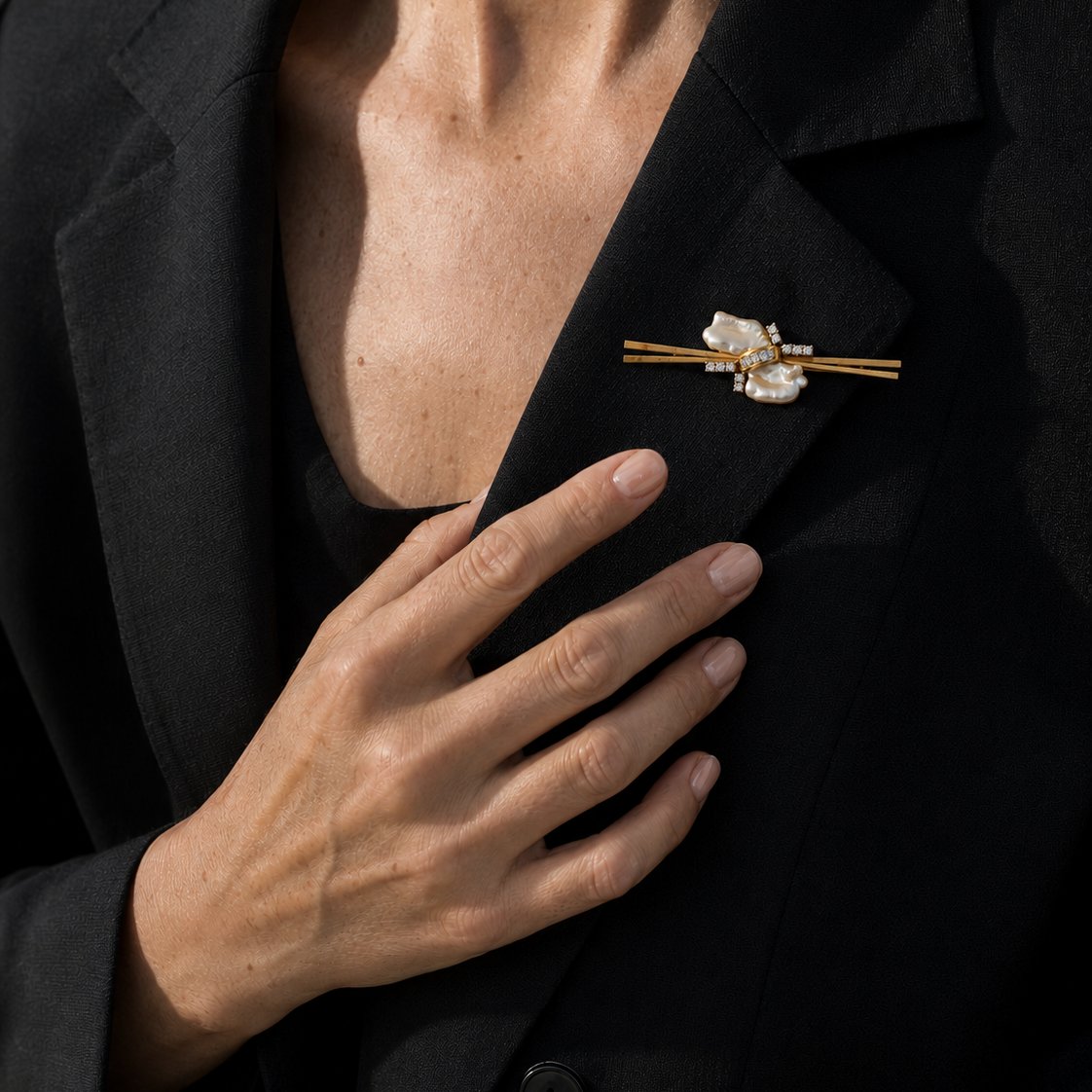 18k Gold Brooch Adorned With A "dragon's Tooth" Pearl And Diamonds-photo-4