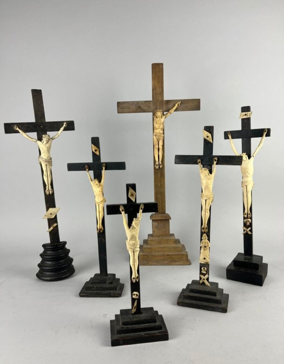 30 Crucifixes-photo-2