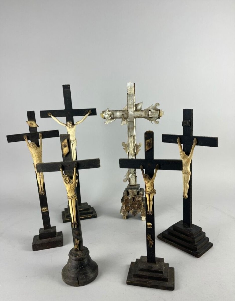 30 Crucifixes-photo-3