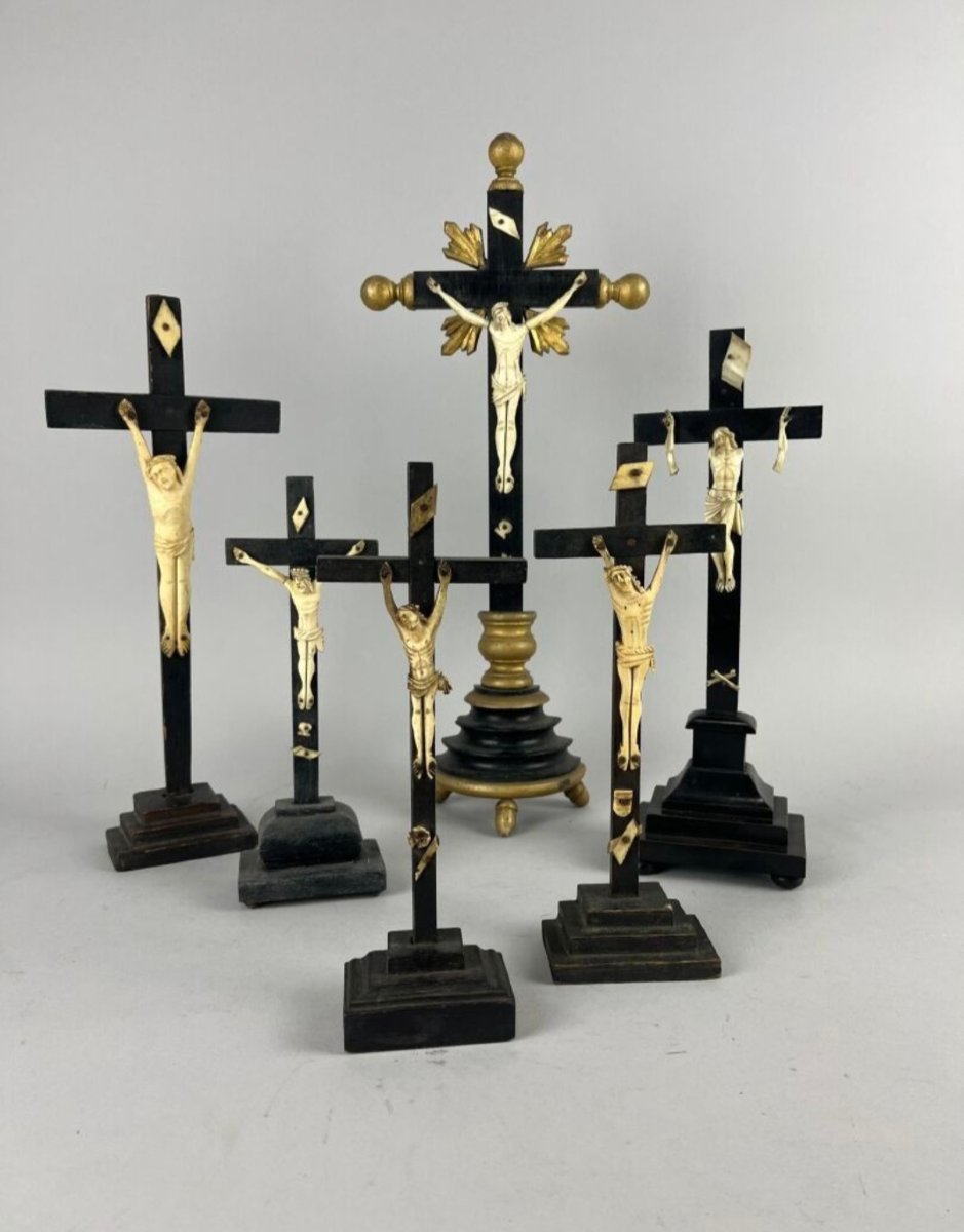 30 Crucifixes-photo-1