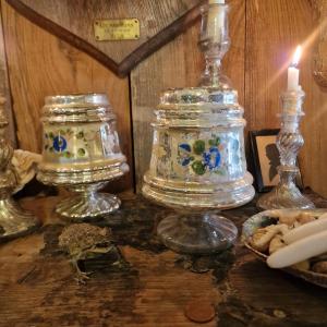 Eglomized Vases