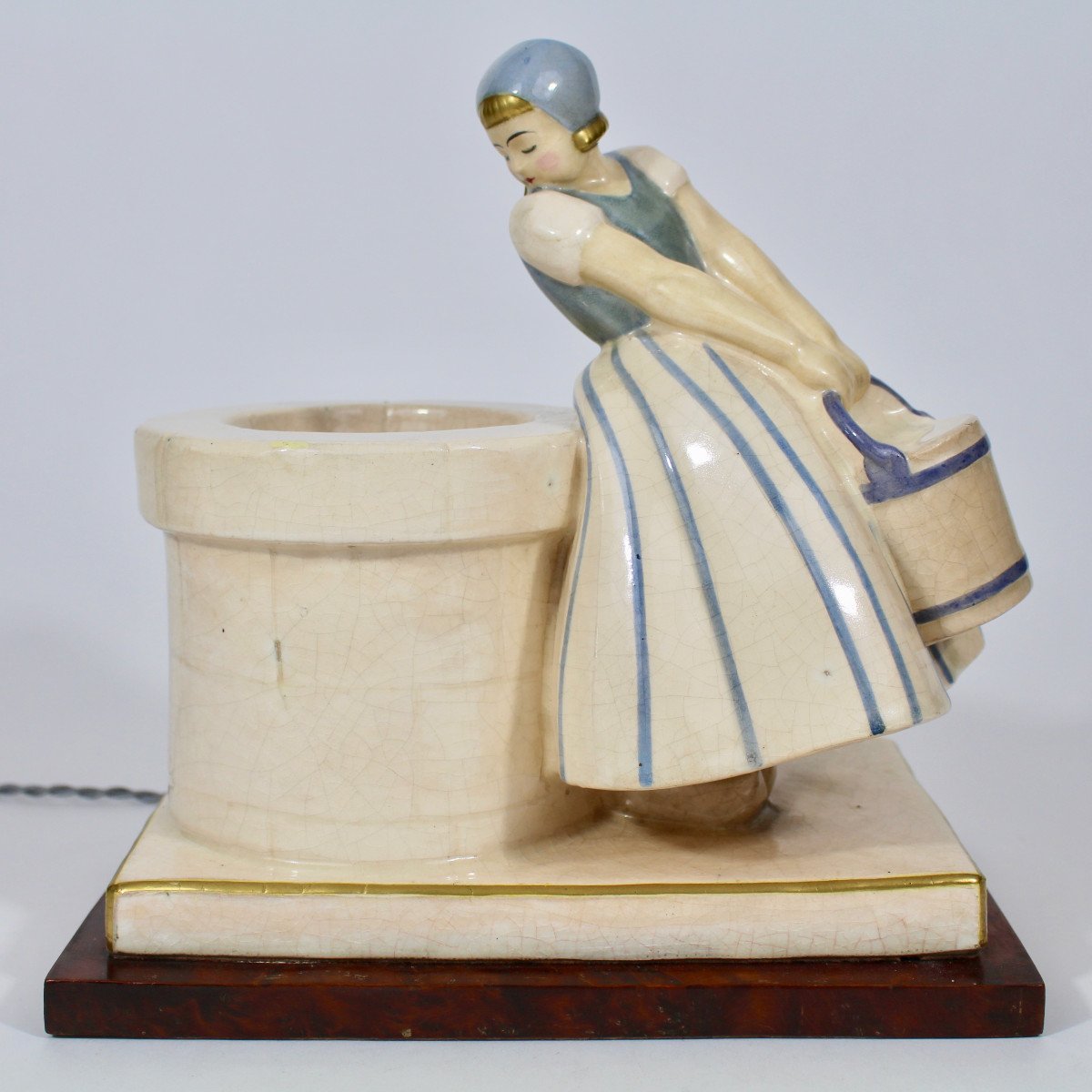 ARGILOR  FRANCE        JEUNE FILLE AU PUIT