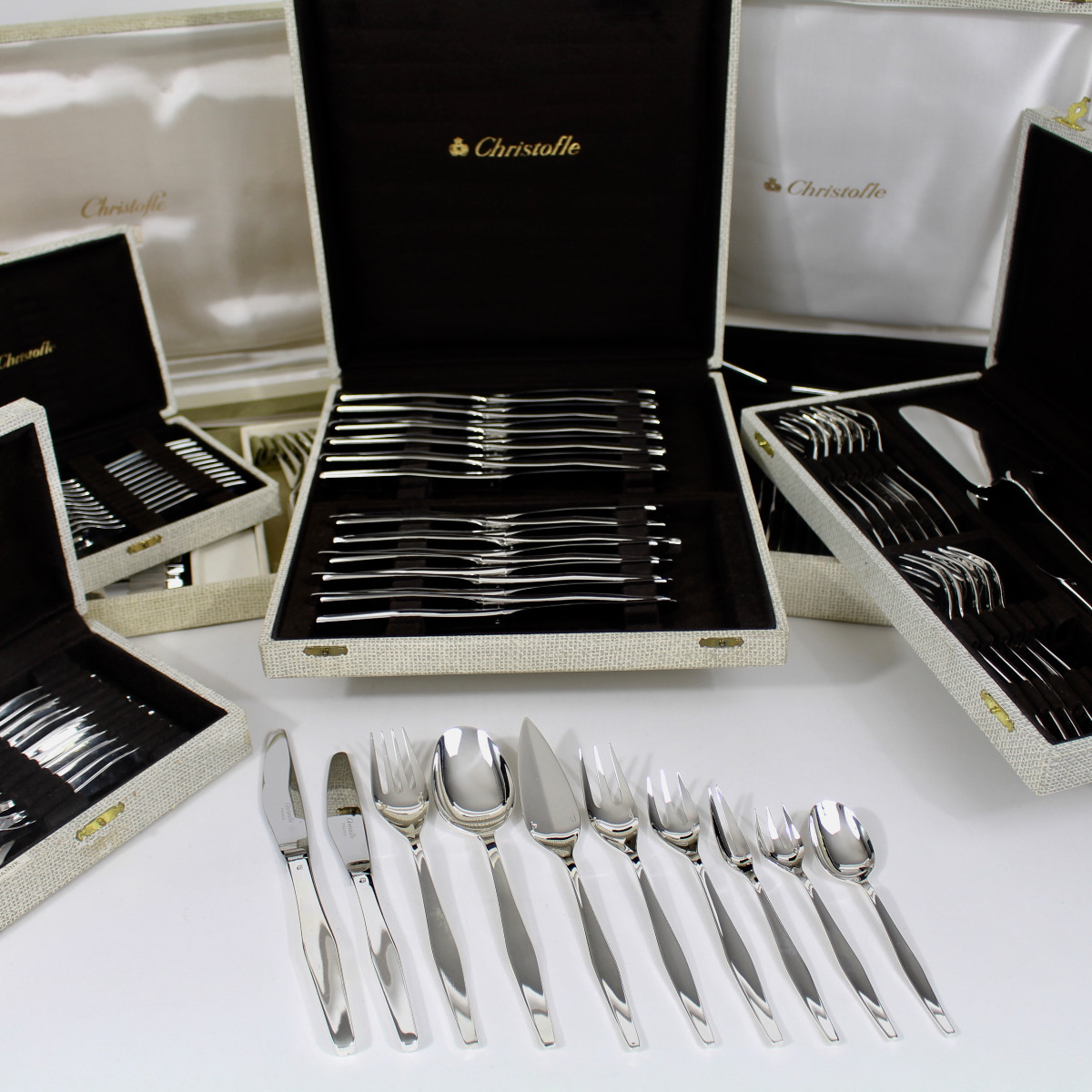 CHRISTOFLE     MÉNAGÉRE  "  ORLY  "  126 PIÈCES