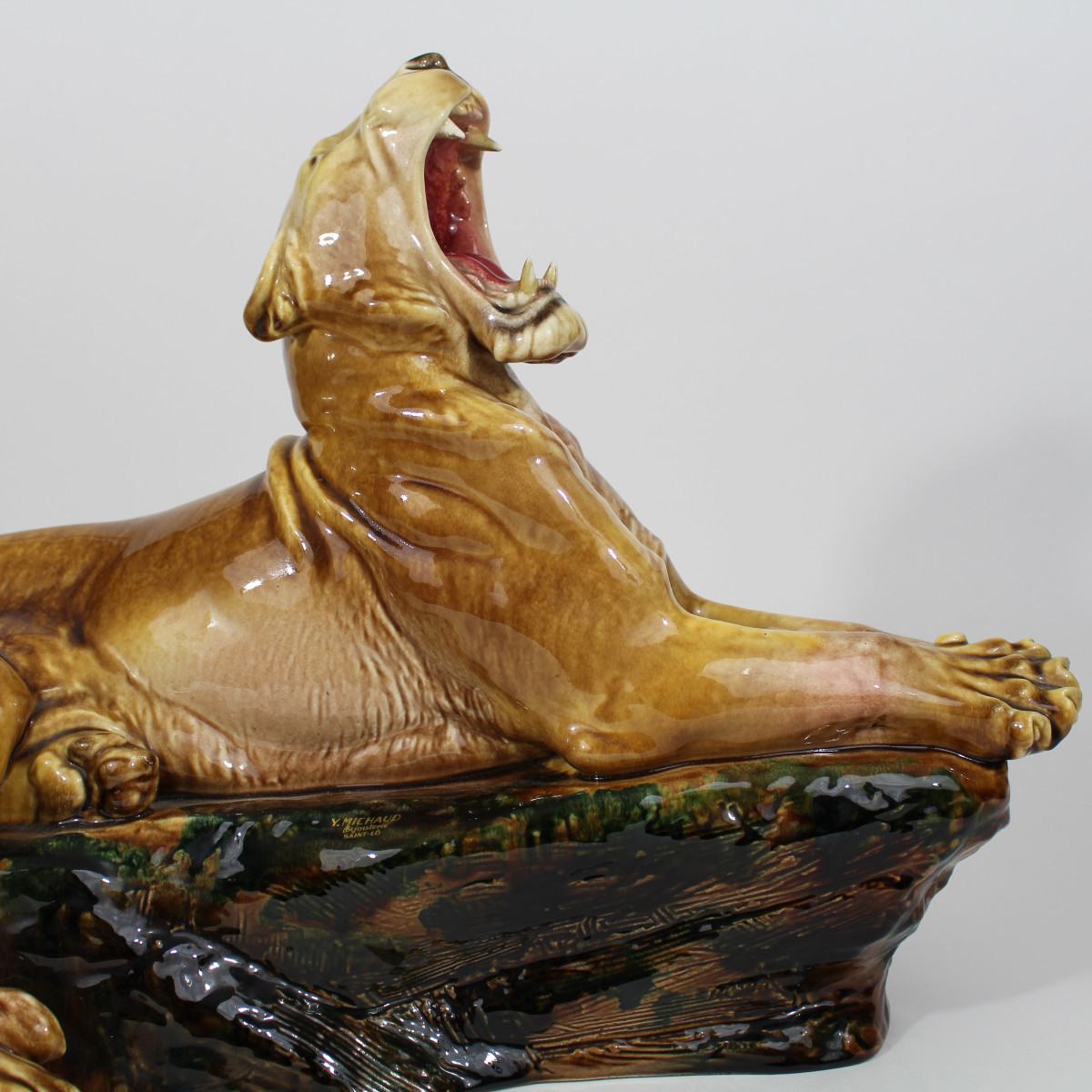 The Spectacular And Rare Rooring Rich Lioness Sculpture-photo-2