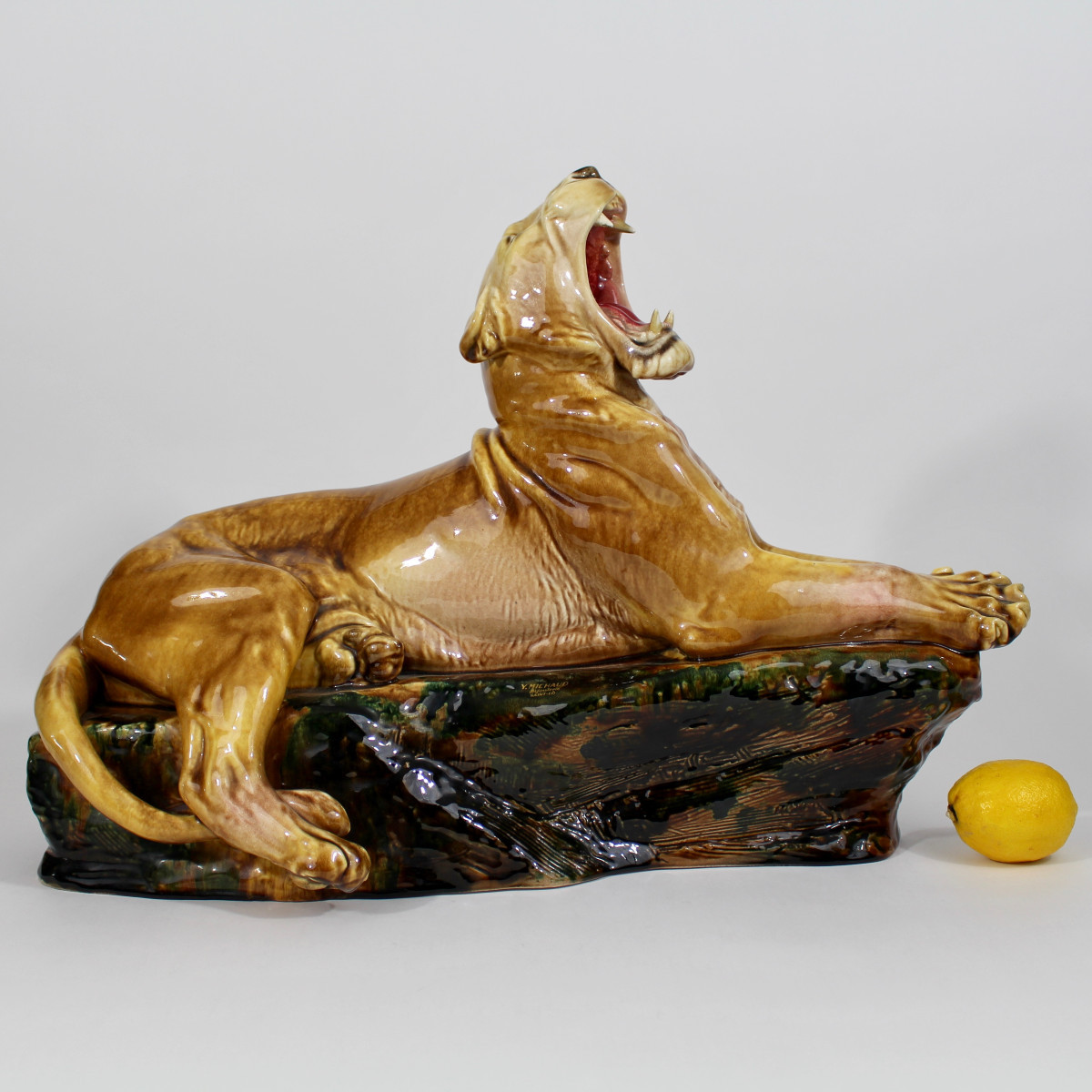 The Spectacular And Rare Rooring Rich Lioness Sculpture-photo-3