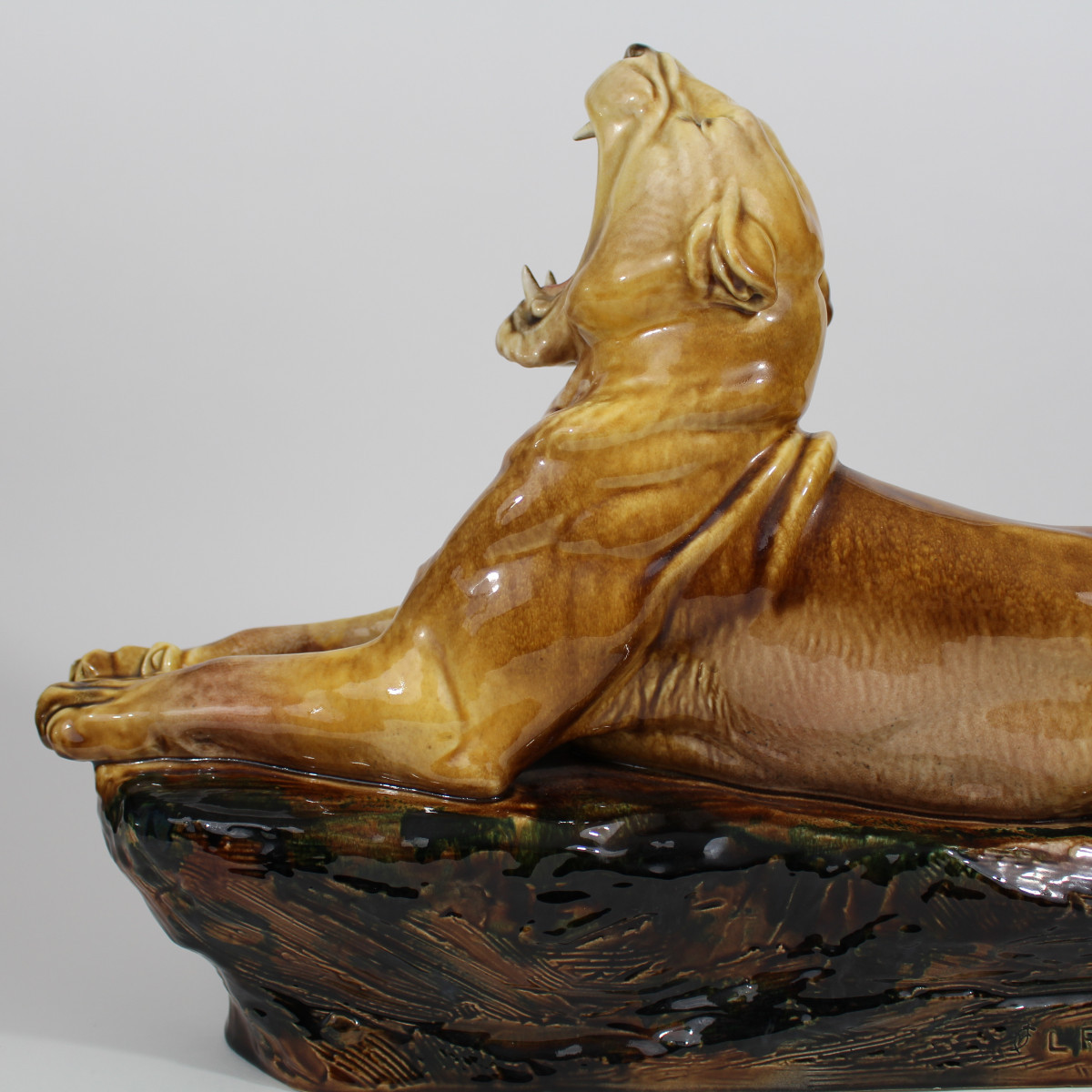 The Spectacular And Rare Rooring Rich Lioness Sculpture-photo-6