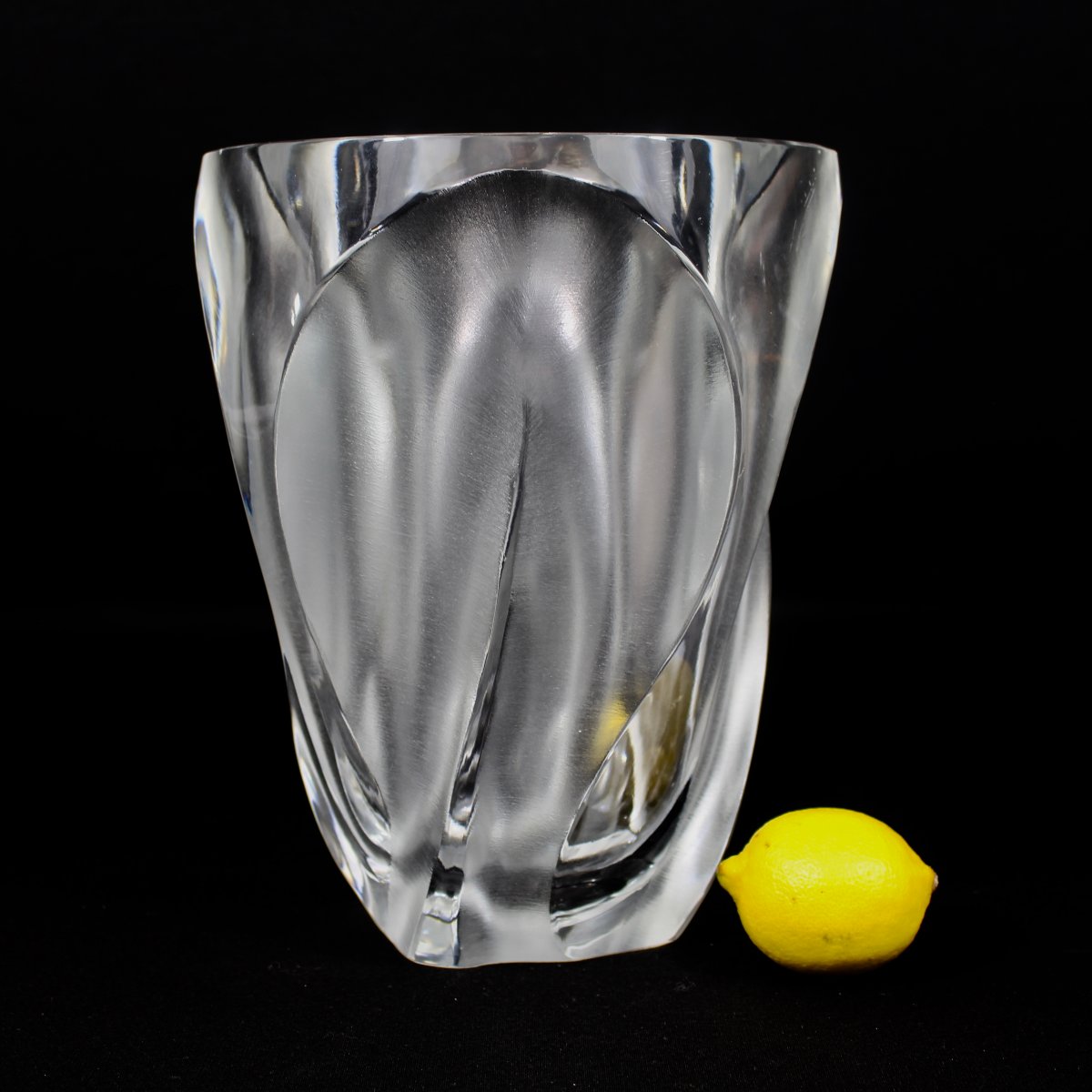 LALIQUE  FRANCE     VASE  "INGRID "-photo-1