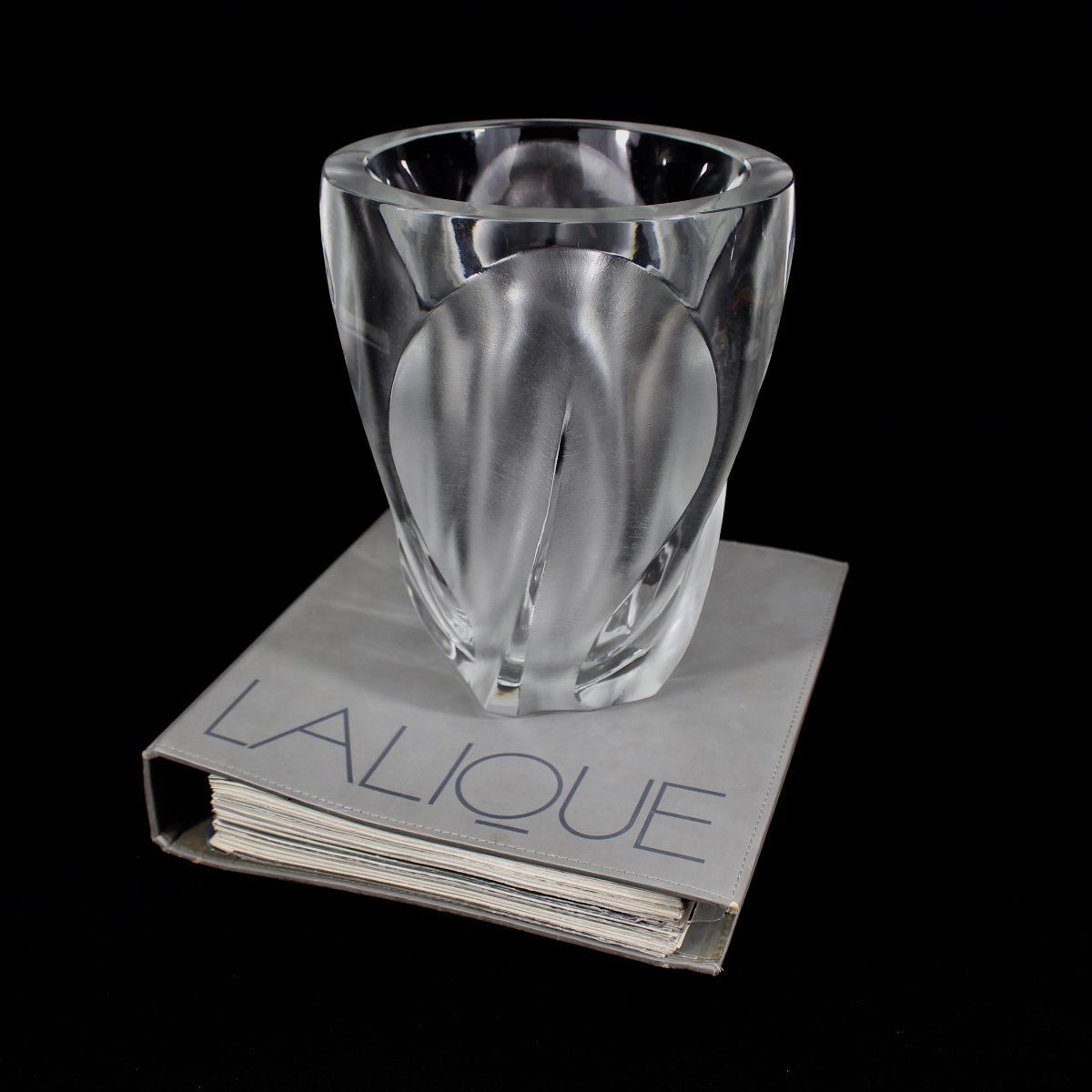 LALIQUE  FRANCE     VASE  "INGRID "-photo-6