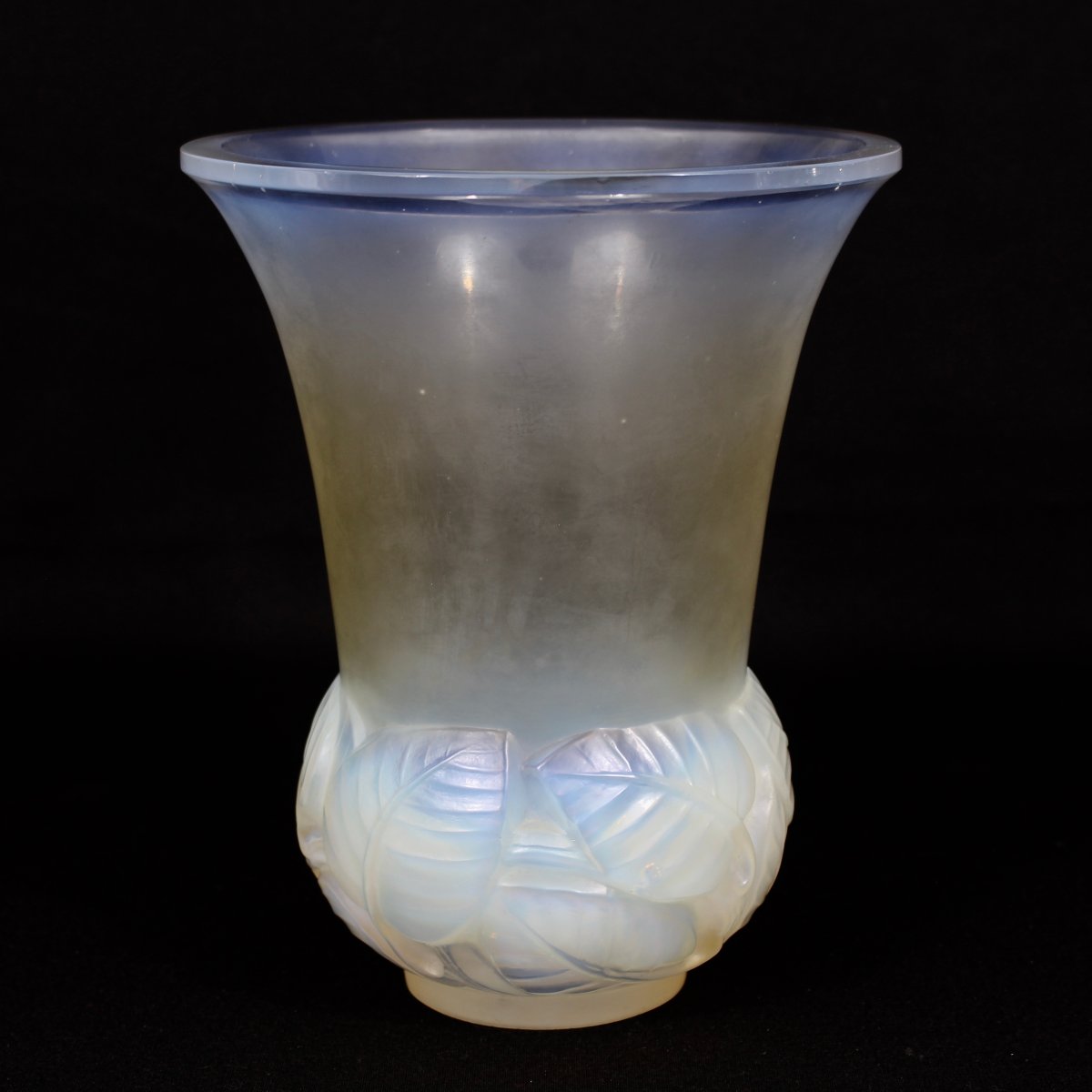 R  Lalique     Vase   "lilas"