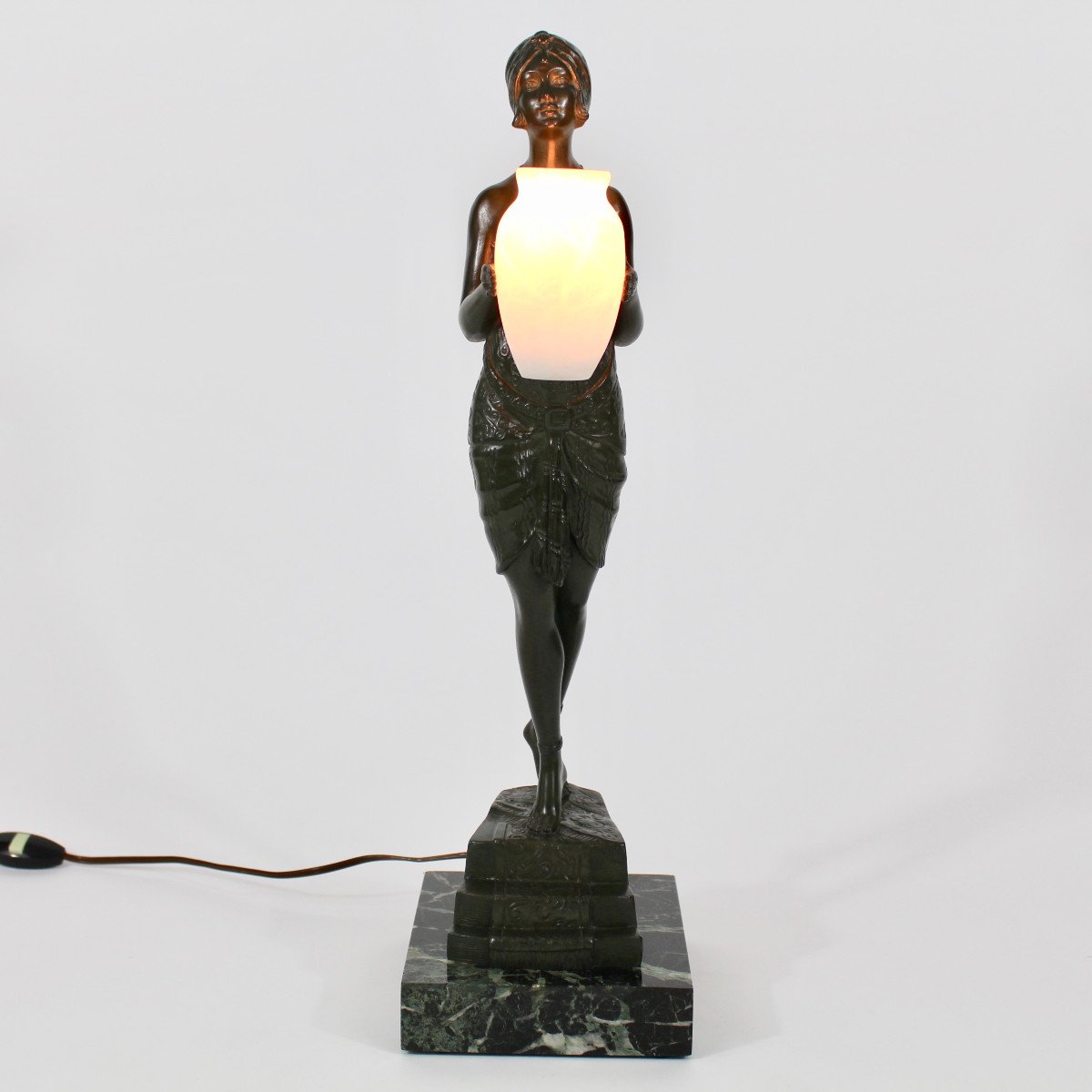 P The "slave At The Urn" Faguays