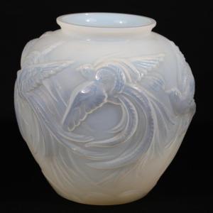 VERLYS FRANCE     VASE  "  LES OISEAUX DU PARADIS  "