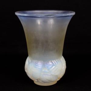 R LALIQUE VASE "LILAS "