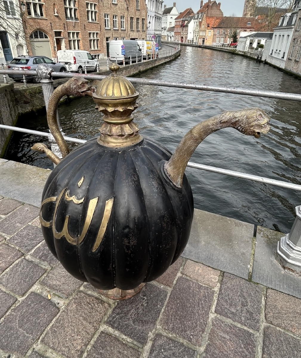 Imposing Oriental Teapot-photo-2