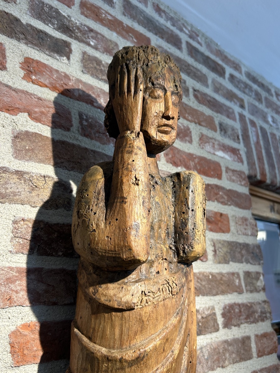 14th–15th-century Wood Carving-photo-3