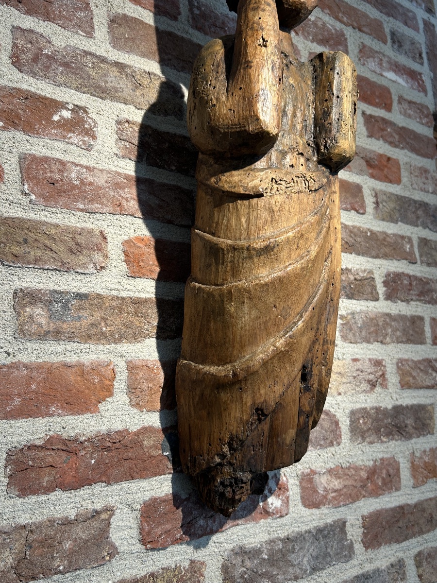 14th–15th-century Wood Carving-photo-4
