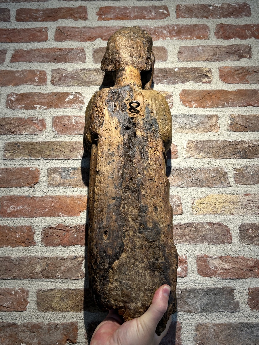 14th–15th-century Wood Carving-photo-2