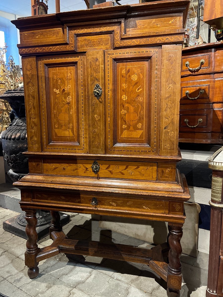 Cabinet En Marqueterie 17e