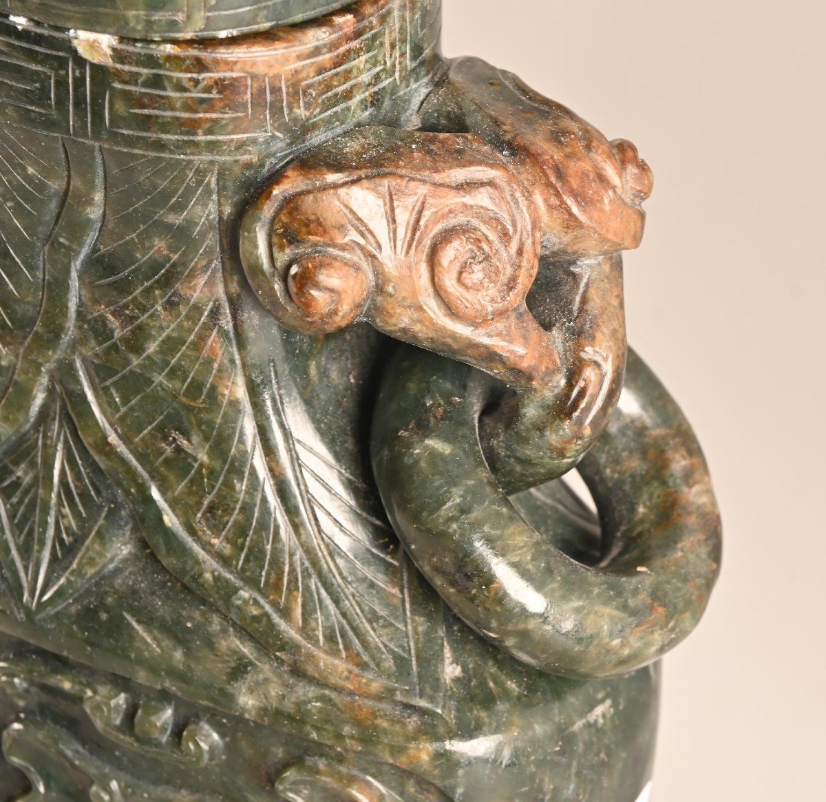 Grand Groupe Couvert En Jade Sculptée-photo-3