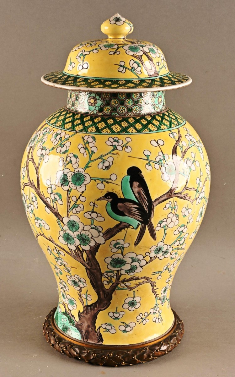 Vase Couvert En Porcelaine De Chine
