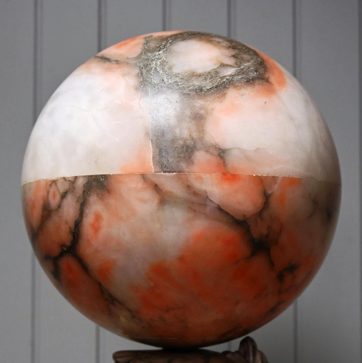 Large Alabaster Light Fixture Representing A Vulture -photo-3