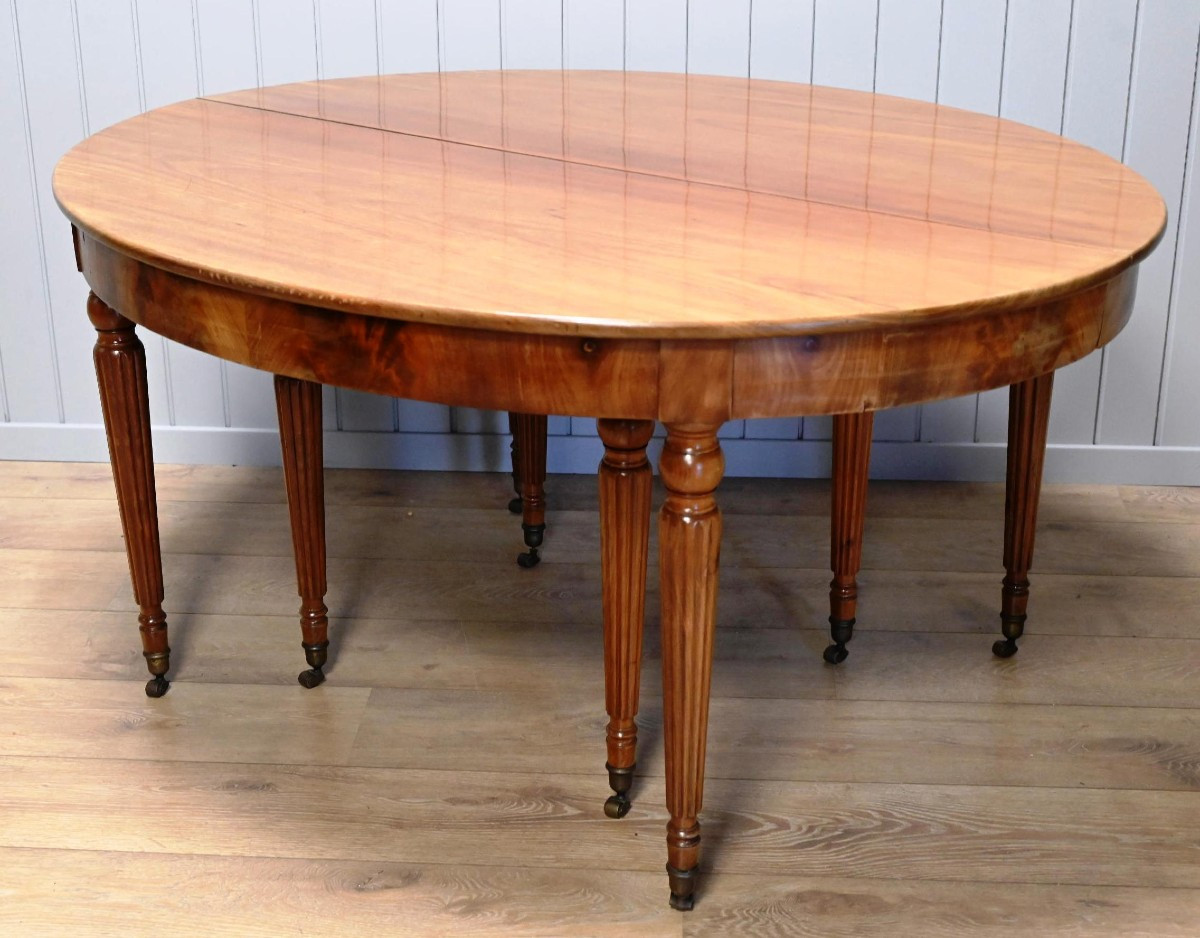 Long And Elegant Oval Louis-philippe Dining Table In Mahogany
