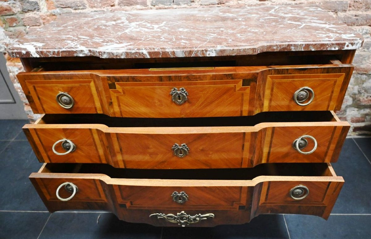 Commode de style Louis XV en acajou et marqueterie de bois indigènes -photo-4