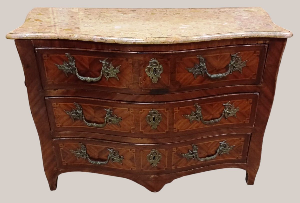 Commode tombeau en placage de bois exotique