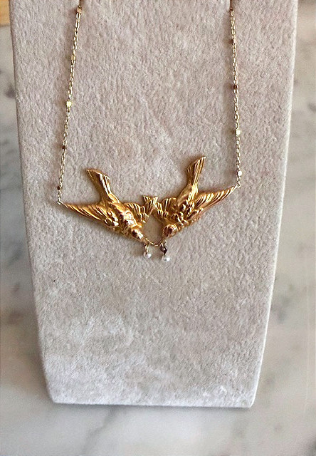 Collier aux oiseaux, travail Français