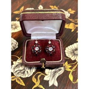 Paire de dormeuses, grenats et diamants, fin XIXéme