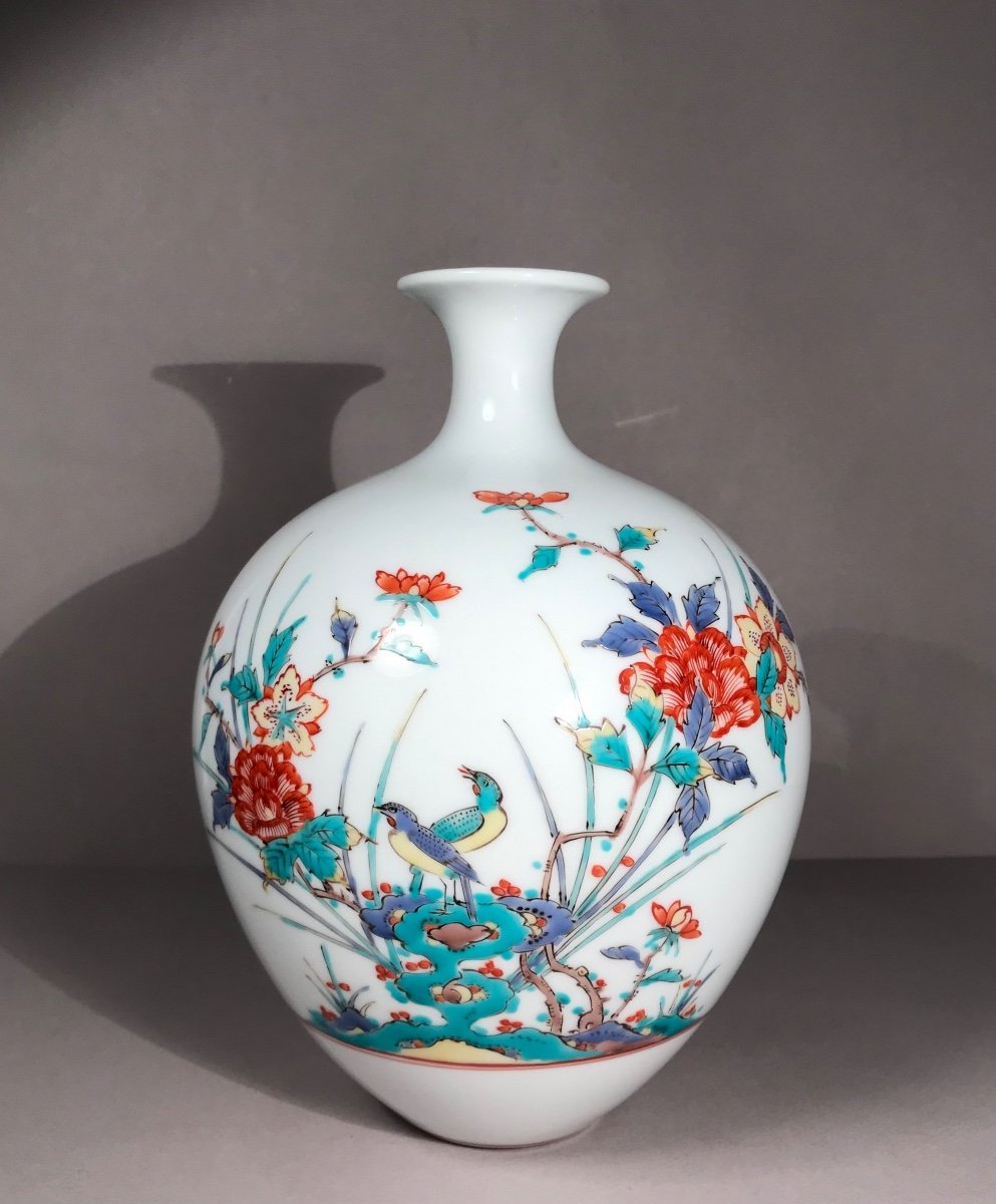 Japon XIXème/XXème Vase En Porcelaine Nigoshide Style Kakiemon Fours d’Arita Sakaida Kakiemon