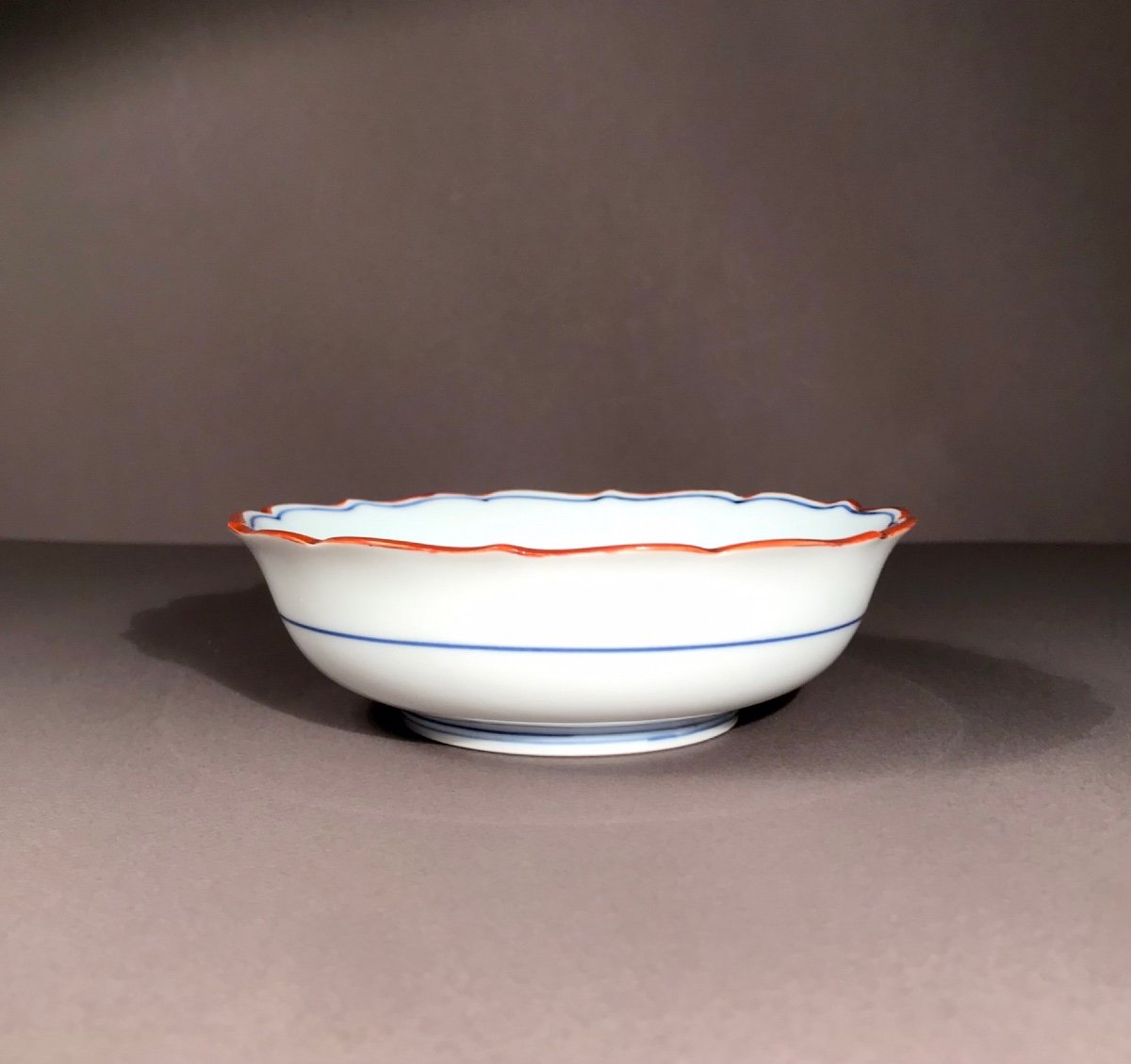 Arts D’asie Japon ère Meiji Fours D’arita Coupe Porcelaine à Décor Blanc/bleu De Héron Signée-photo-2