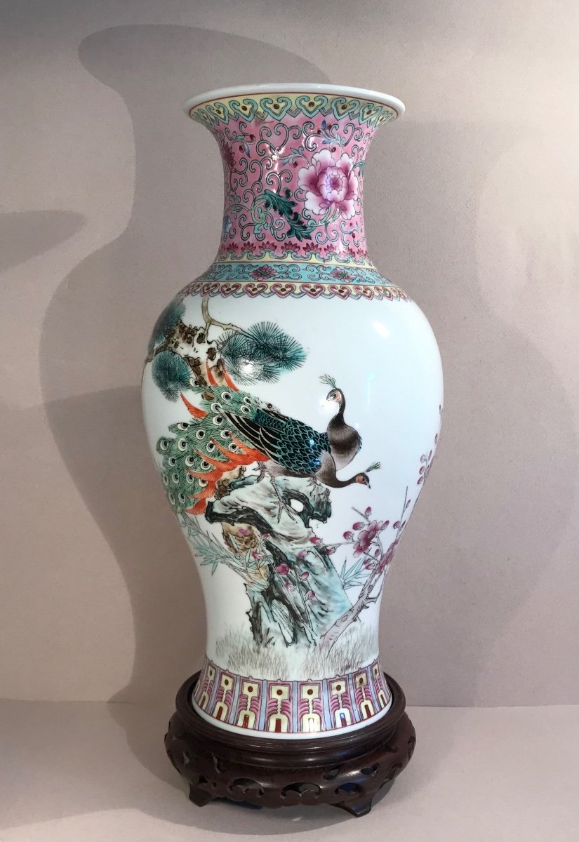 China Asian Arts Baluster Vase Enameled Porcelain Decor Of Peacocks Famille Rose 20th Century-photo-2