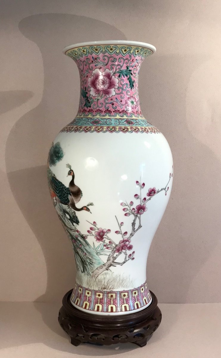 China Asian Arts Baluster Vase Enameled Porcelain Decor Of Peacocks Famille Rose 20th Century-photo-3