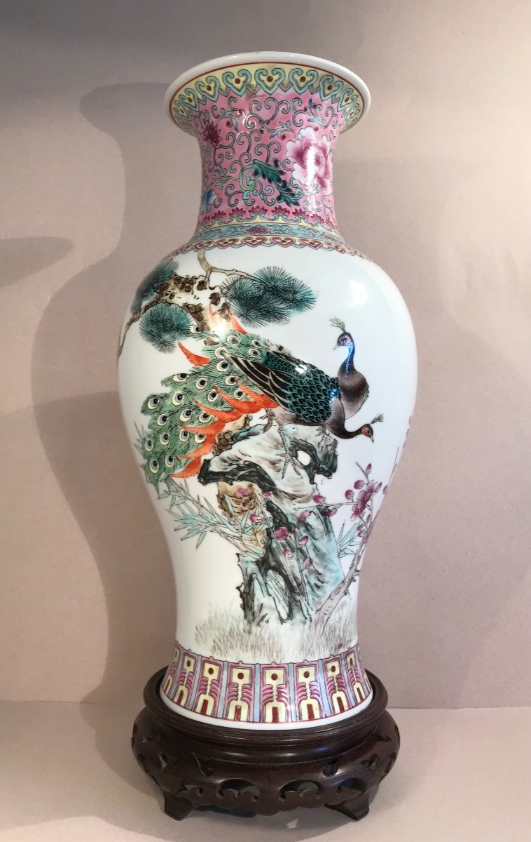 China Asian Arts Baluster Vase Enameled Porcelain Decor Of Peacocks Famille Rose 20th Century-photo-1
