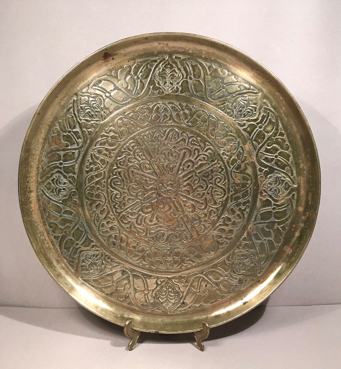 Islamic Art Dinanderie Gilded Copper Tray With Floral Decor 19th Century Chisel Work 32 Cm-photo-2