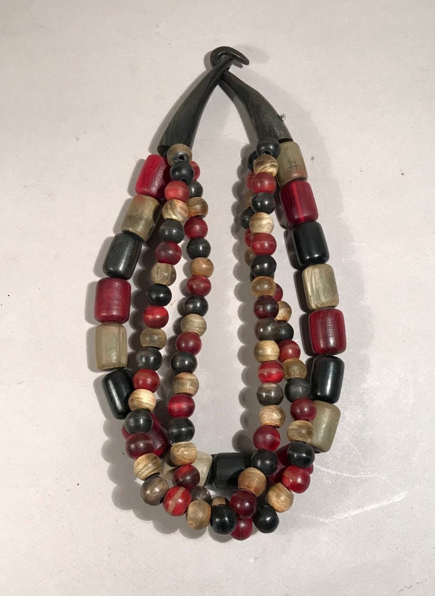 Gerda Lynggaard /bijoux Monies Necklace 3 Rows Tinted Horn Beads Danish Design 20th Century