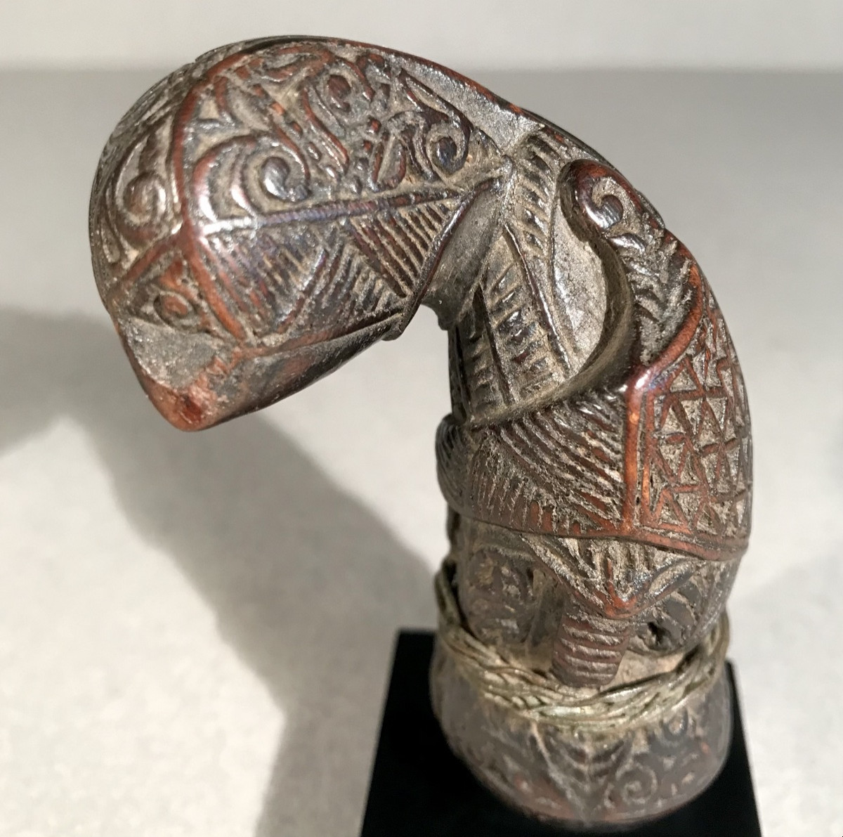 Arts Premiers Indonésie Nord Java Poignée de Kriss anthropo-zoomorphe Bois sculpté Début 19ème -photo-4