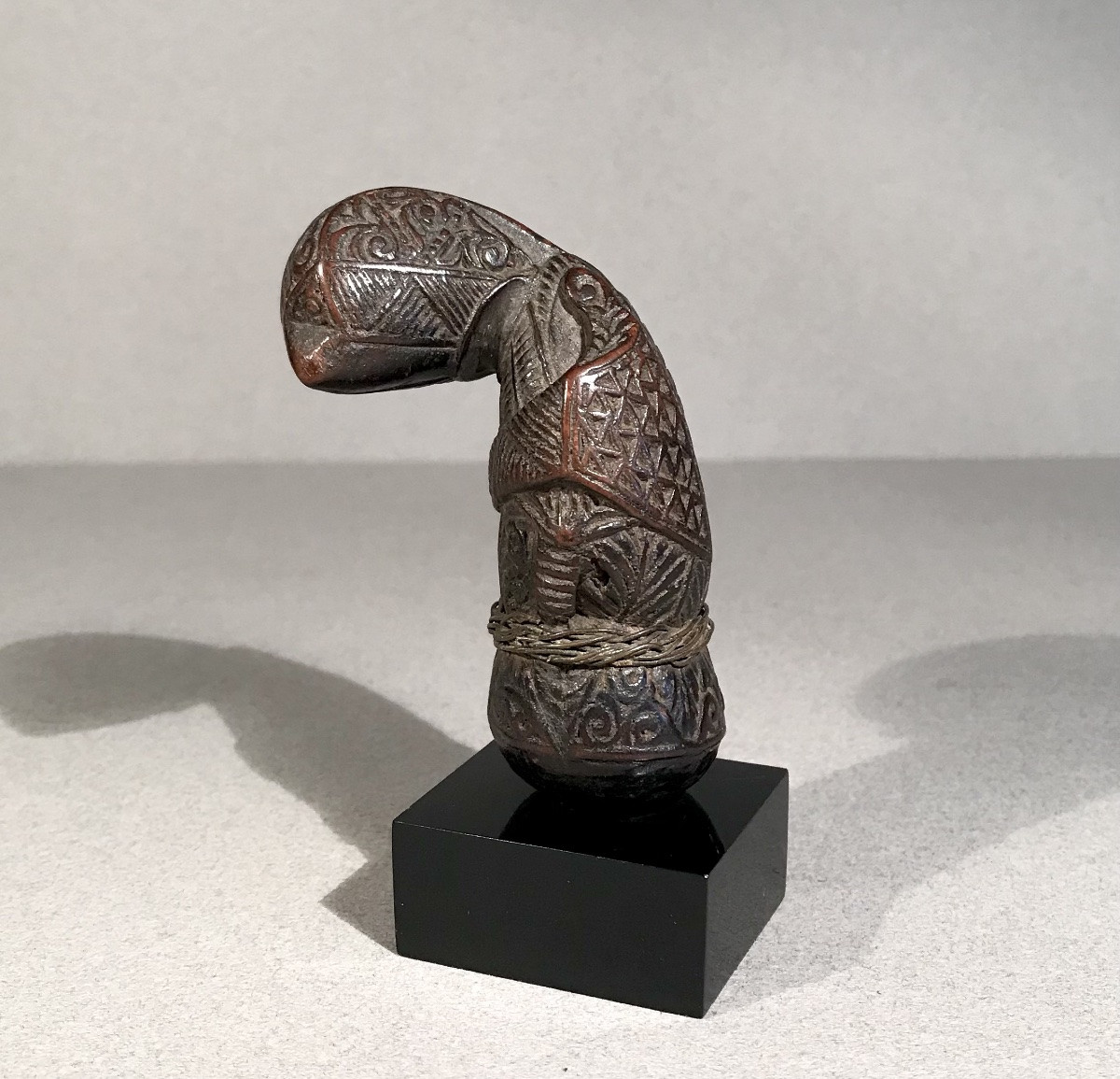 Arts Premiers Indonésie Nord Java Poignée de Kriss anthropo-zoomorphe Bois sculpté Début 19ème -photo-6