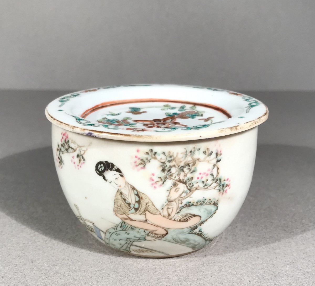 Arts d’Asie Chine Boîte à grillon Porcelaine Décor floral, de Jeune Princesse, Poème Fin XIXème-photo-2