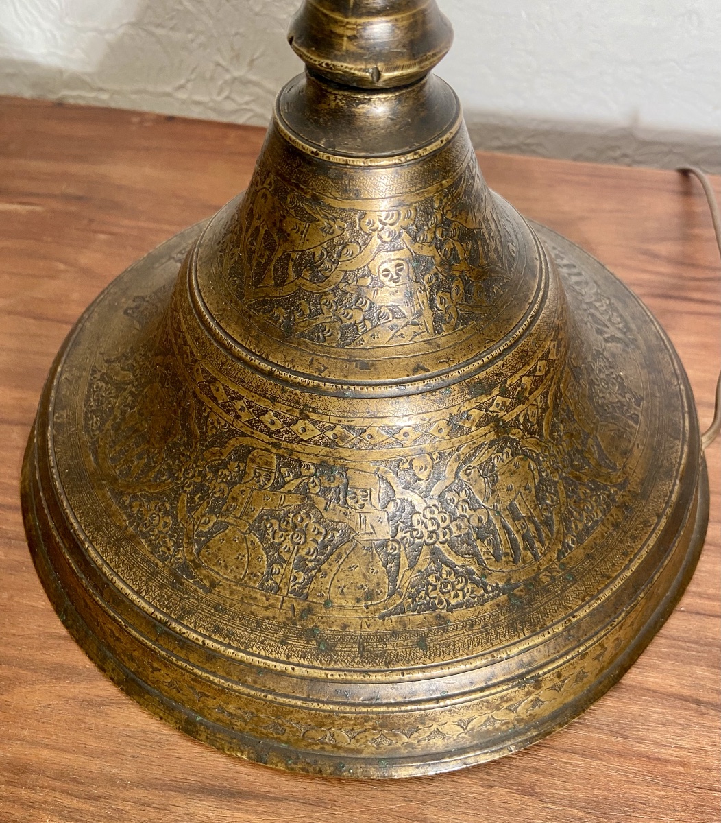 Islamic Art, Syria: Large Engraved And Nielloed Brass Lamp With A Rotating Decoration Depicting Animated Scenes, 19th–20th Centuries-photo-3