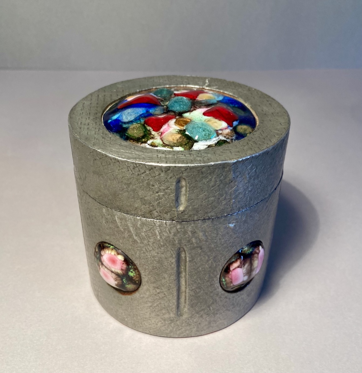 Arts Décoratifs J. Capó Amoros Espagne XXème Boîte circulaire émaux zinc palmier Circa 1960/70